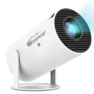 Proyector HY300 color blanco con diseño cilíndrico rotativo y lente frontal sobre soporte circular.