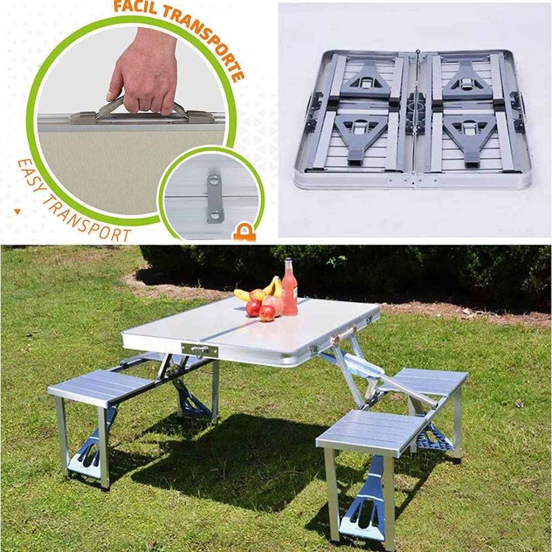 Mesa de aluminio plegable cerrada tipo maletín y abierta en un jardín con frutas.